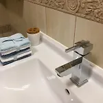 Apartament 옐레니아구라