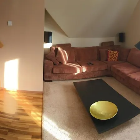 Apartament * 옐레니아구라