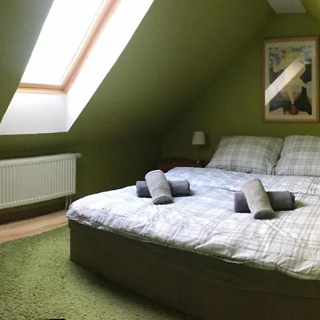 Apartament 옐레니아구라